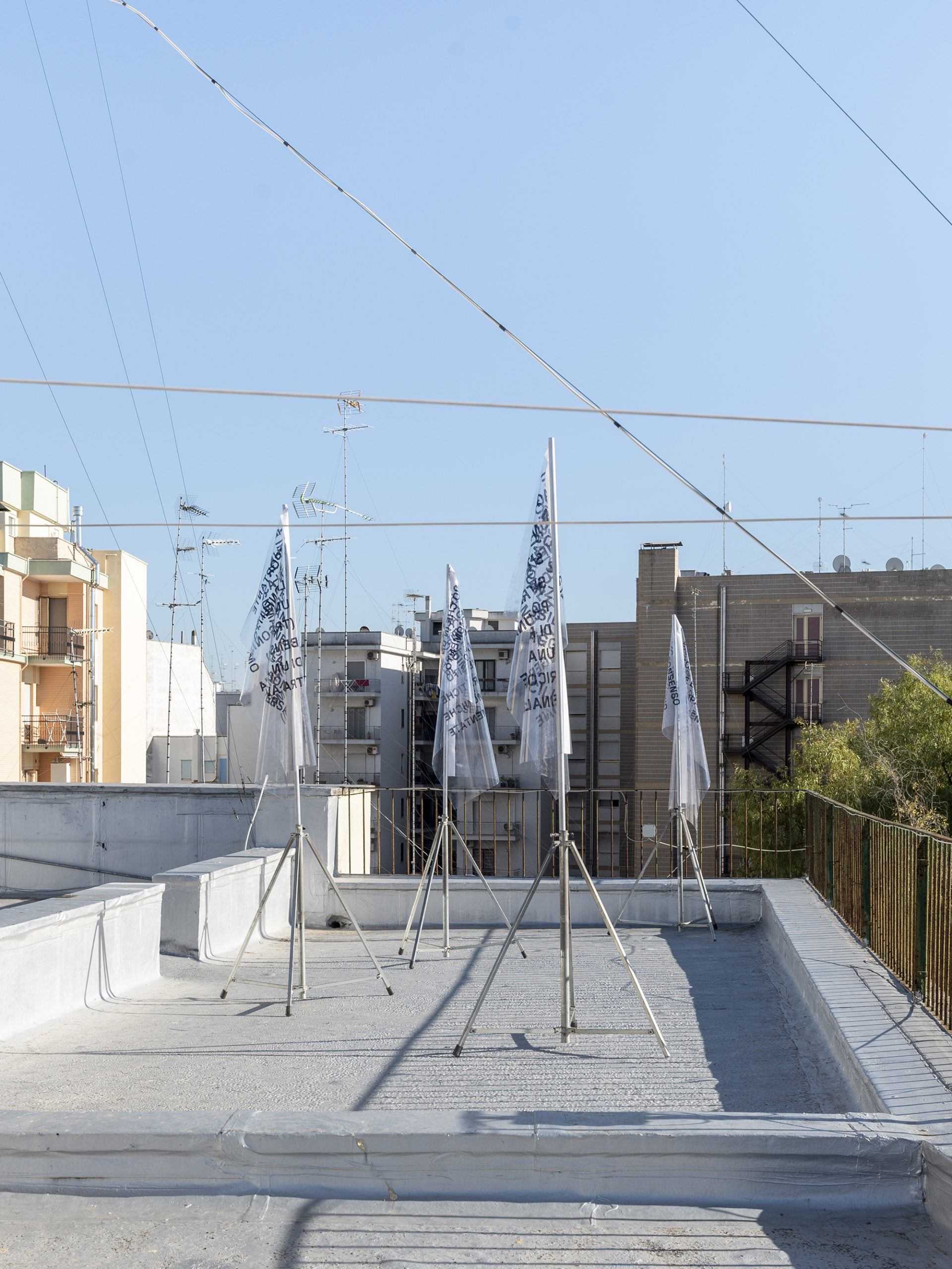 06 Bonus Track 01 Rooftop Landing ph Alice Caracciolo 2020 scaled