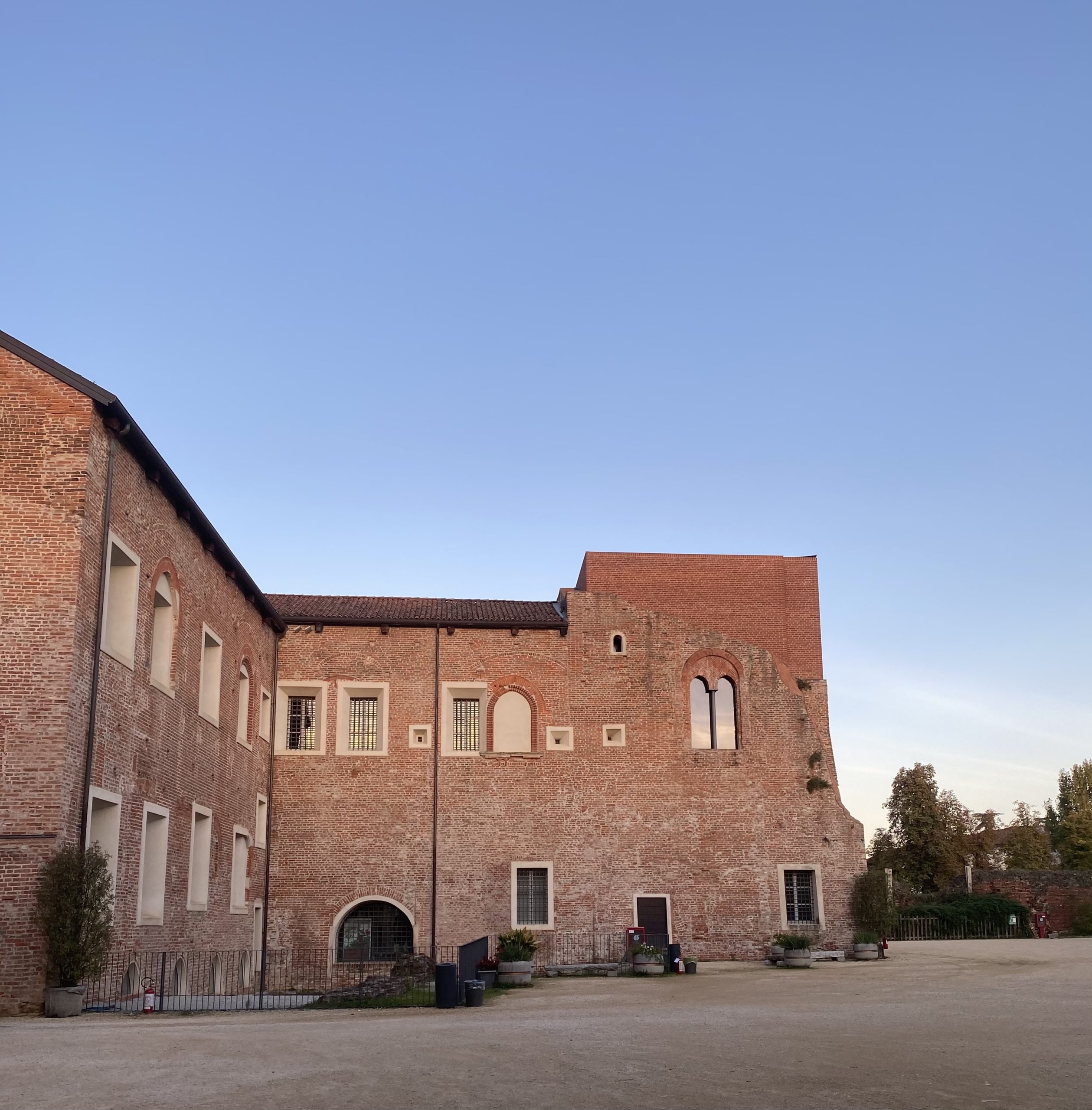 Castello di Novara rocchetta scaled