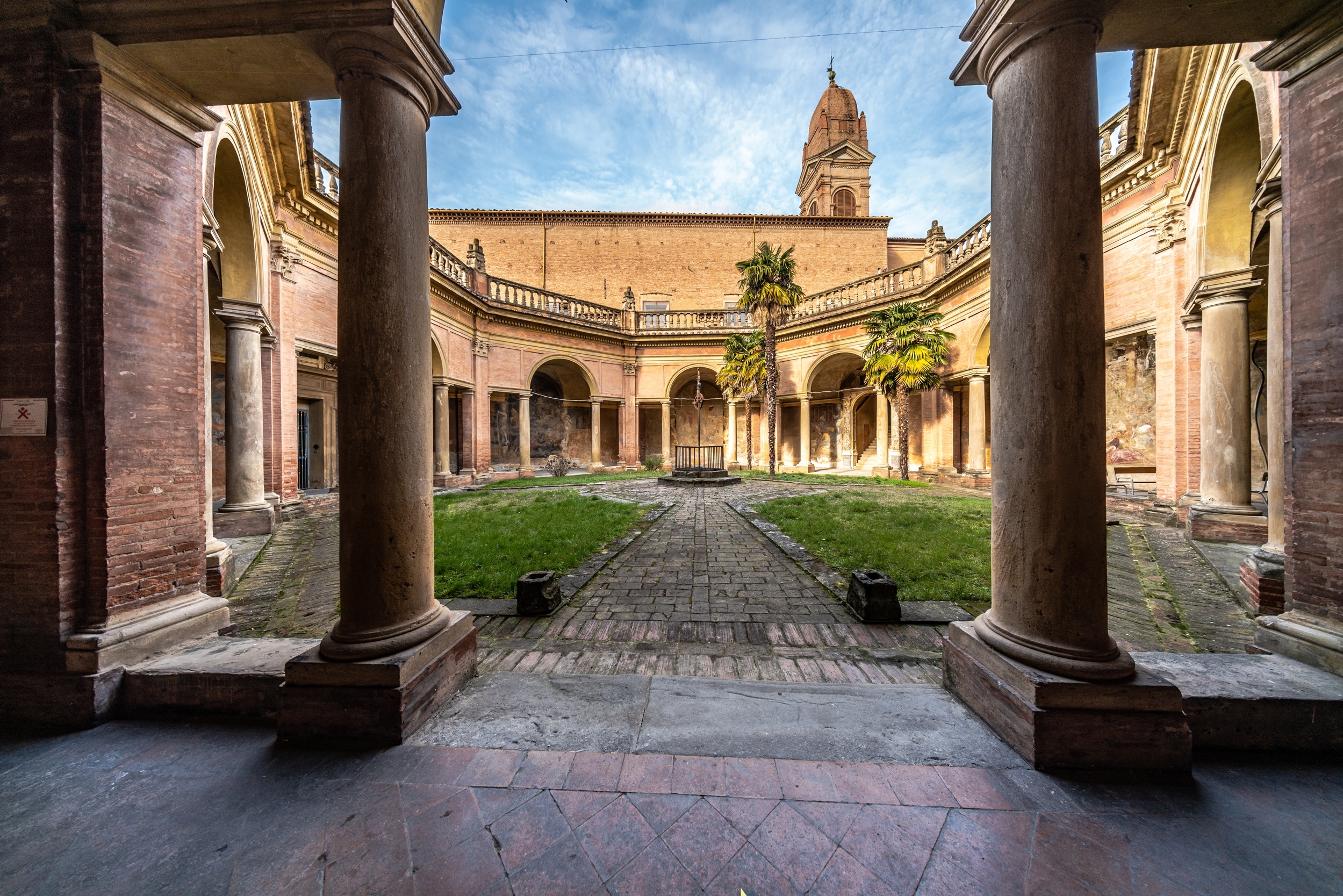 Complesso S Michele in Bosco Chiostro Ottagonale Bologna