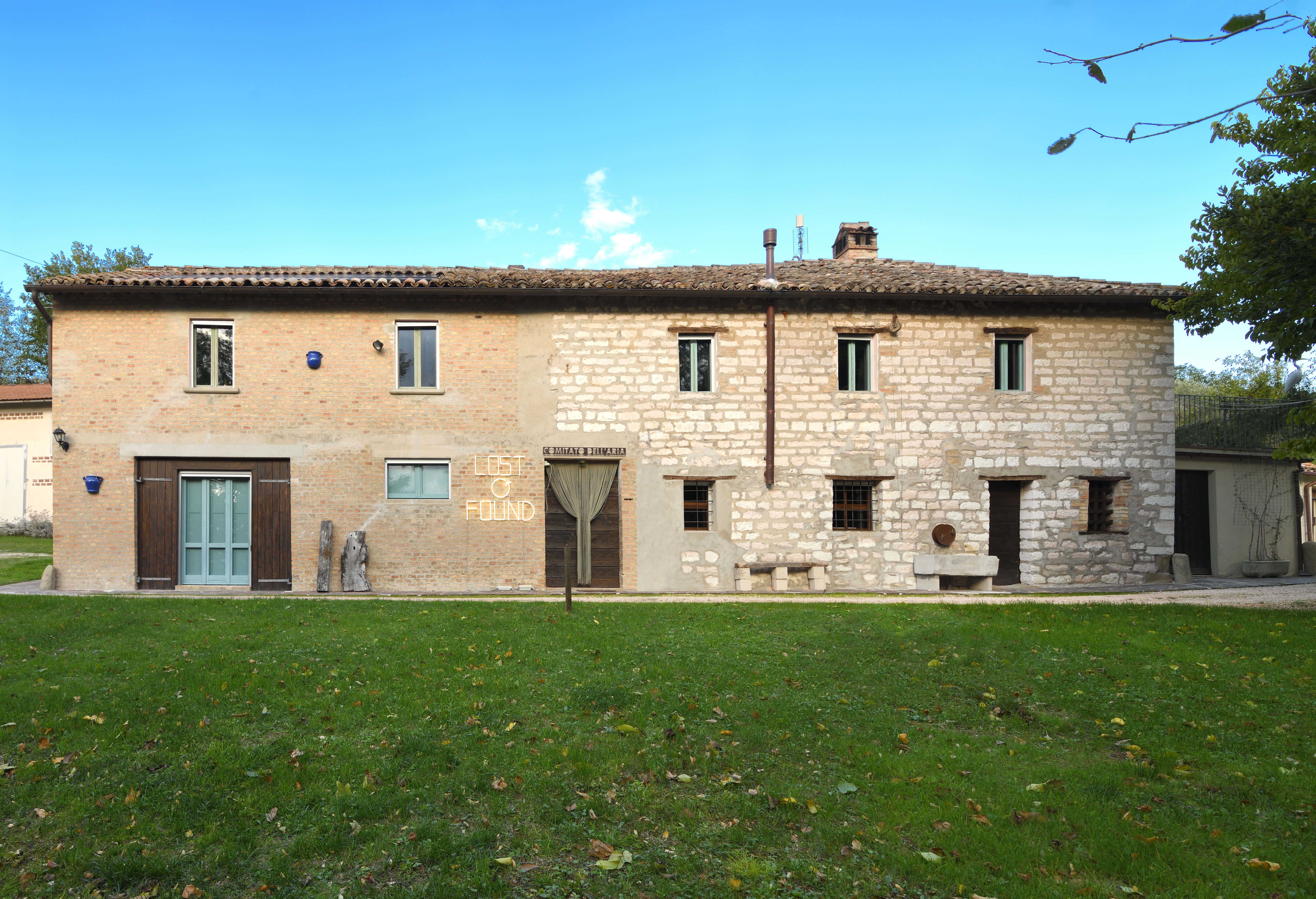 CASA SPONGE con le opere di Massimo Uberti e Aischa Gianna Muller ph Natascia Giulivi e postproduzione di Francesco Perozzi