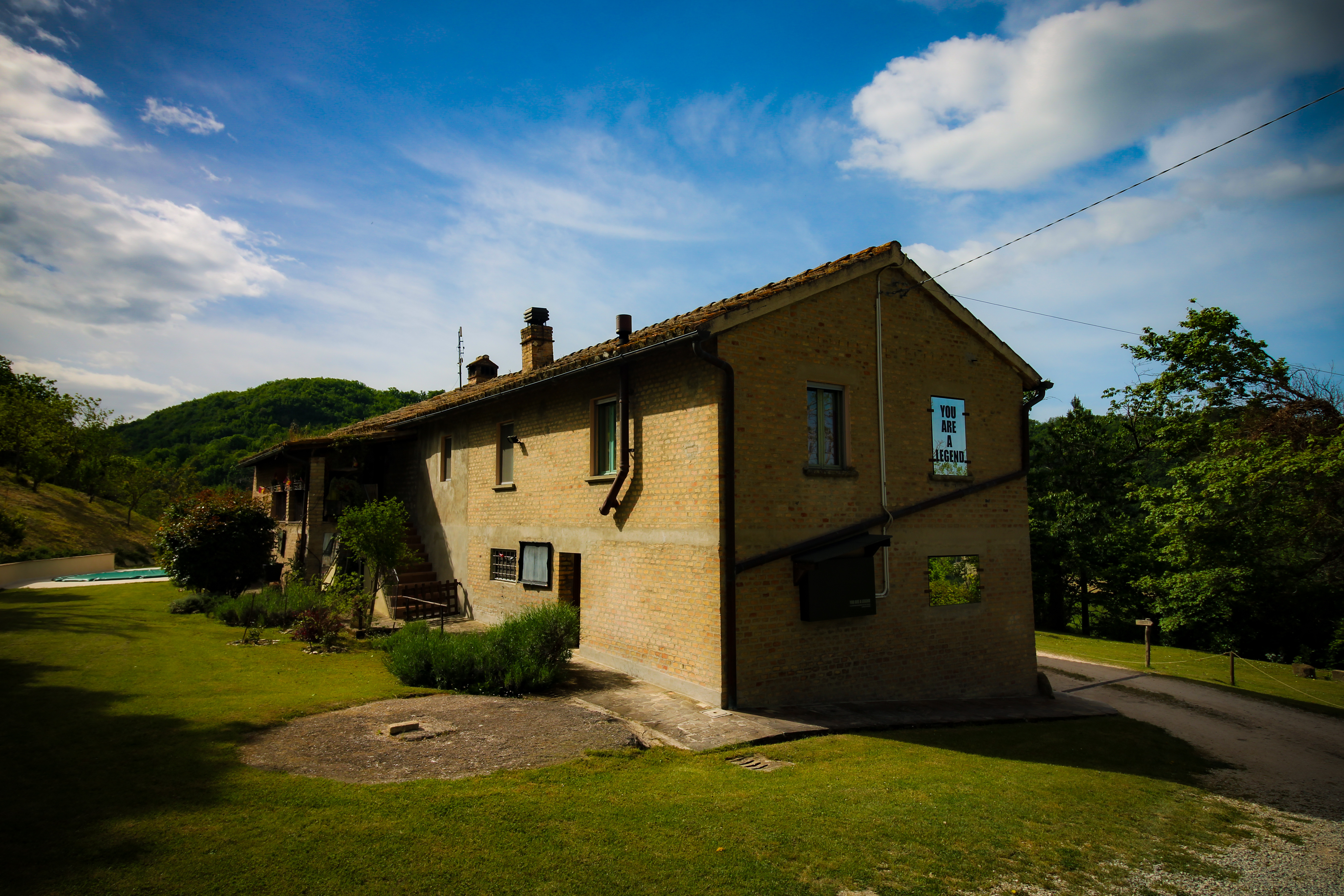 Casa Sponge e You Are a Legend di Mario Consiglio ph Gianluca Orazi