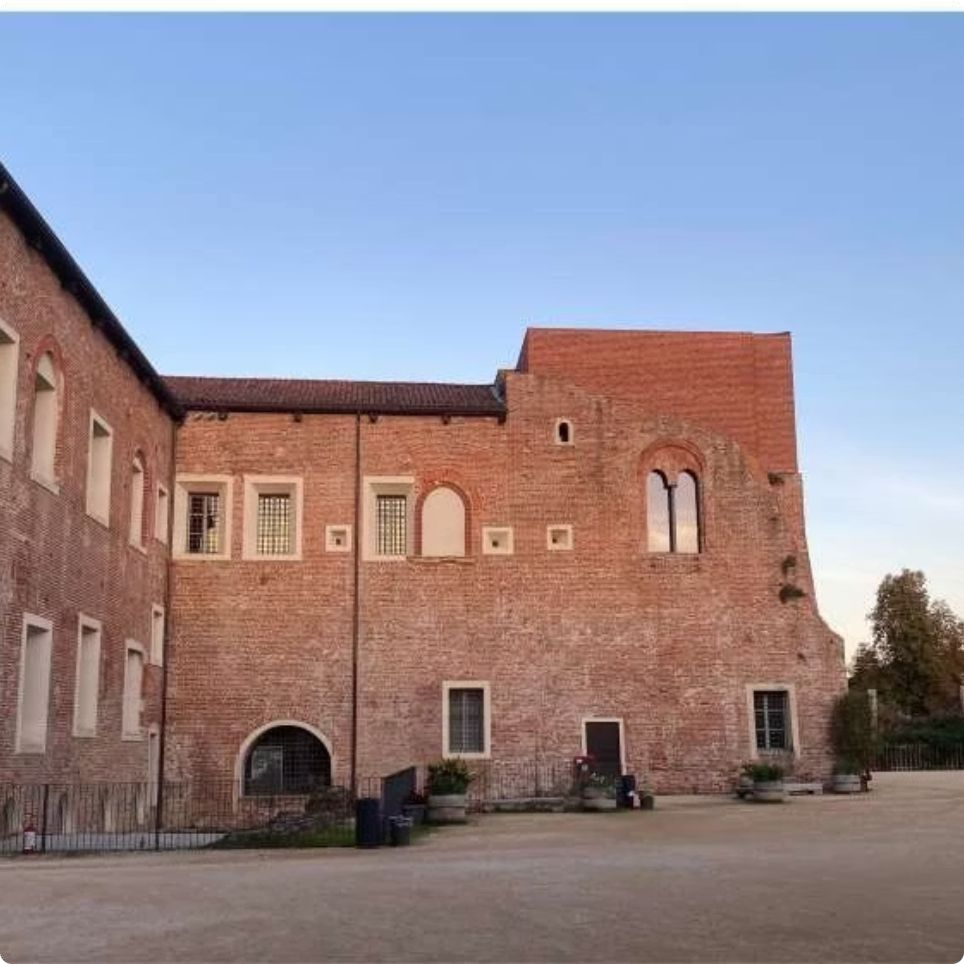 Esterno Rocchetta reale