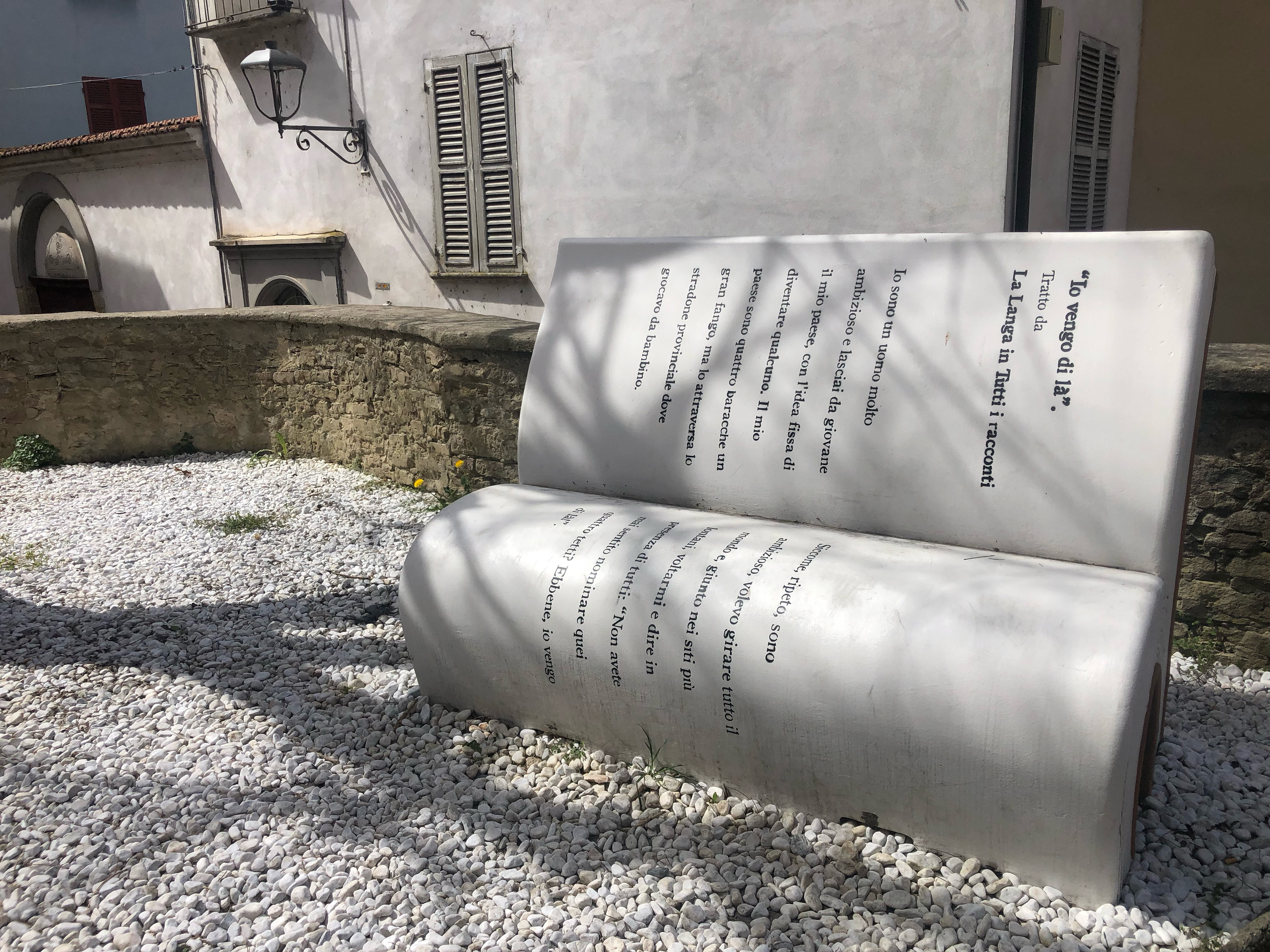 Fondazione Cesare Pavese panchina letteraria