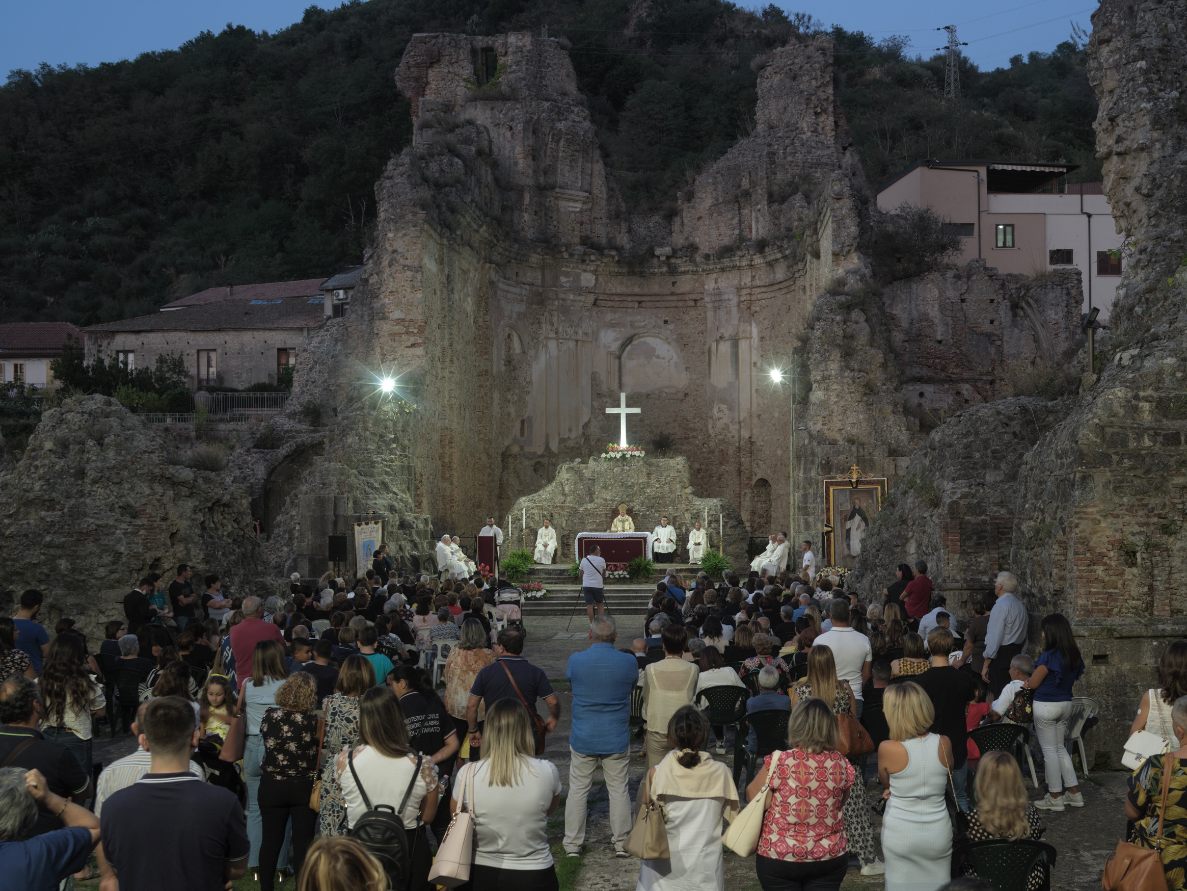 In ruins residency 2022 Armando Perna Celebrazione di S Domenico sulle rovine del Convento di Soriano Calabro 2022