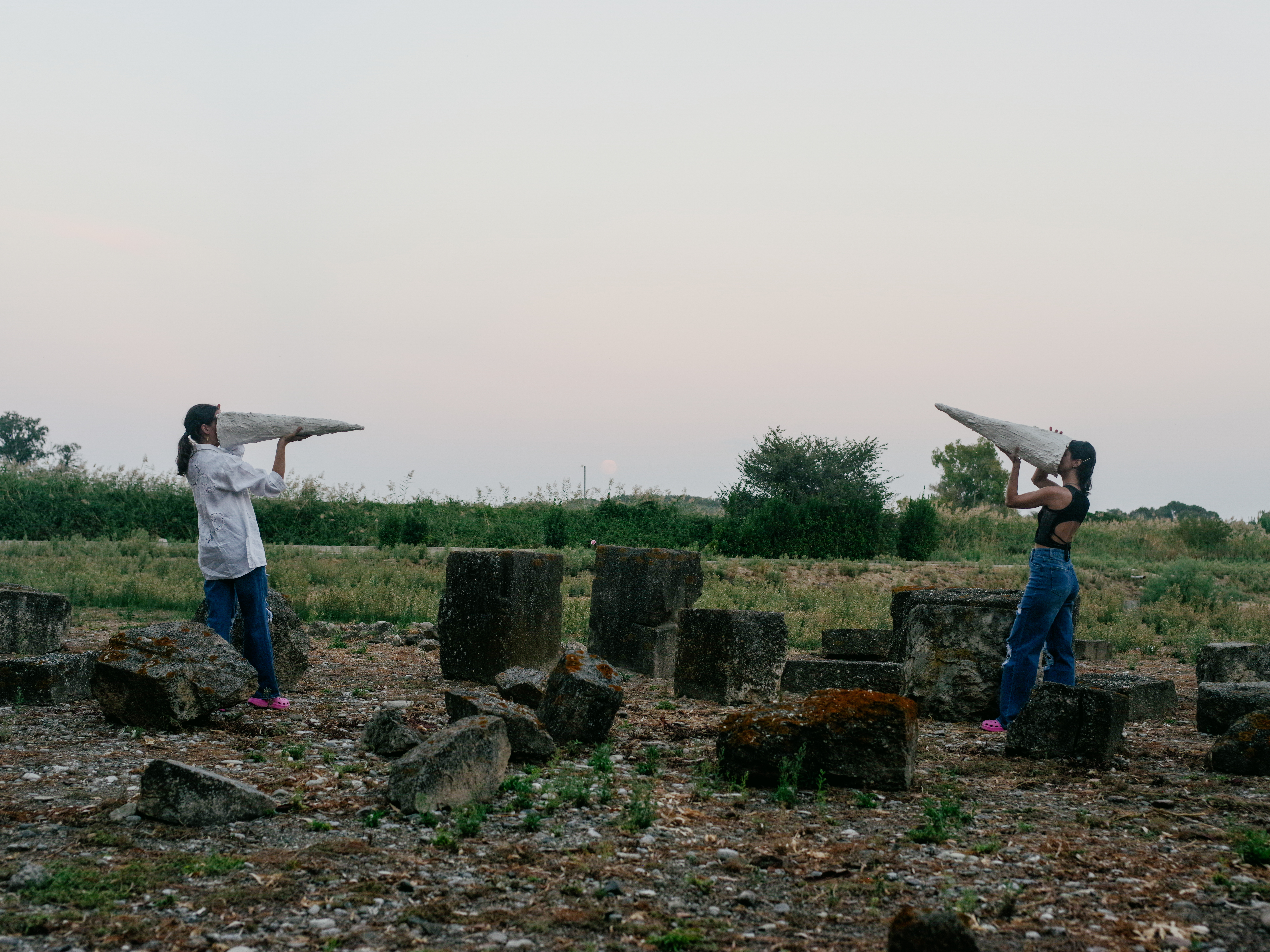 In ruins residency 2023 Deposta di Traslochi Emotivi con Giulia Curra special guests Danila Gambettola punte a capo di Beatrice Celli e i tamburelli di Amendolara Photo by Akshay Mahajan Parco Archeologico di Sibari 2