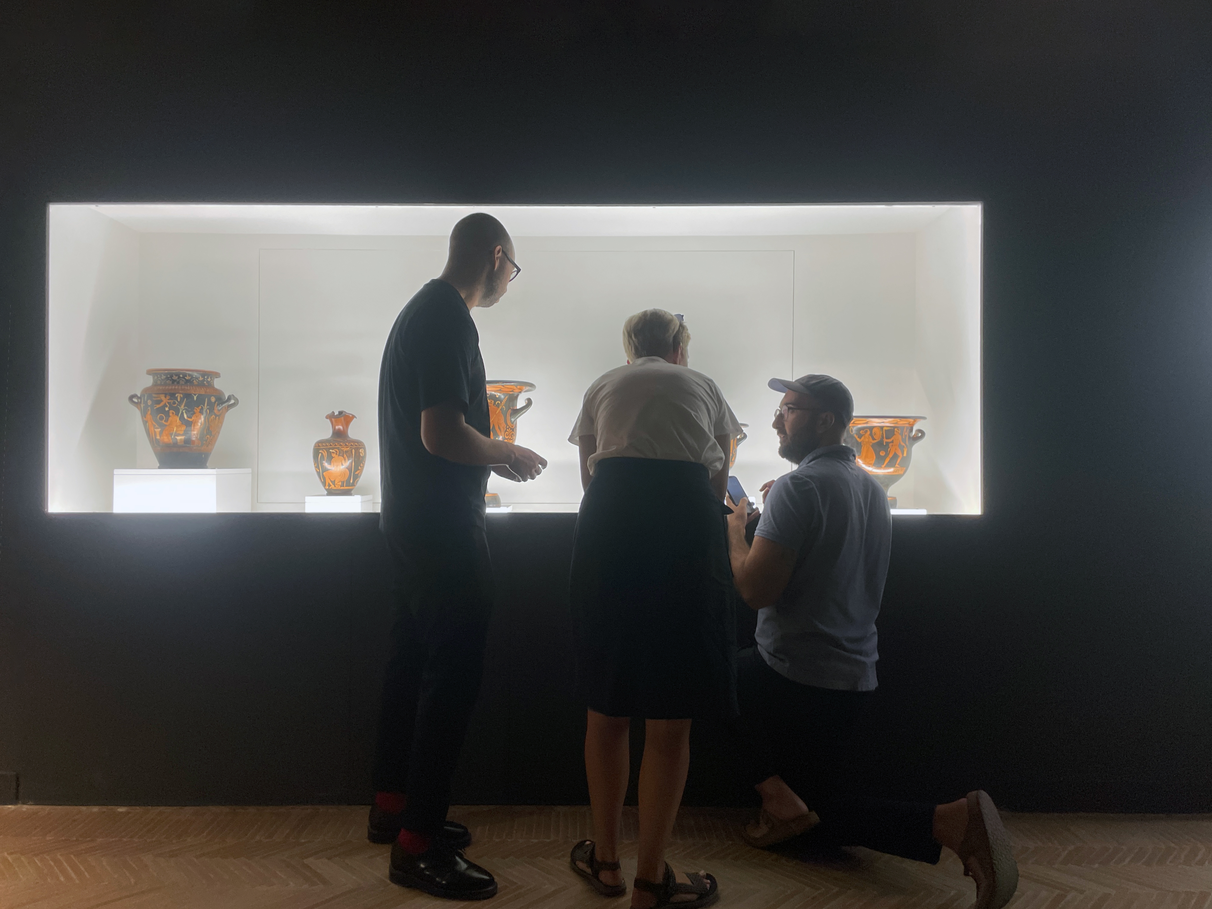 In ruins residency 2024 visita ai Musei Nazionali di Matera da sx Nabil Aniss Savannah Sather Marquardt con il curatore Nicola Nitido photo courtesy In ruins