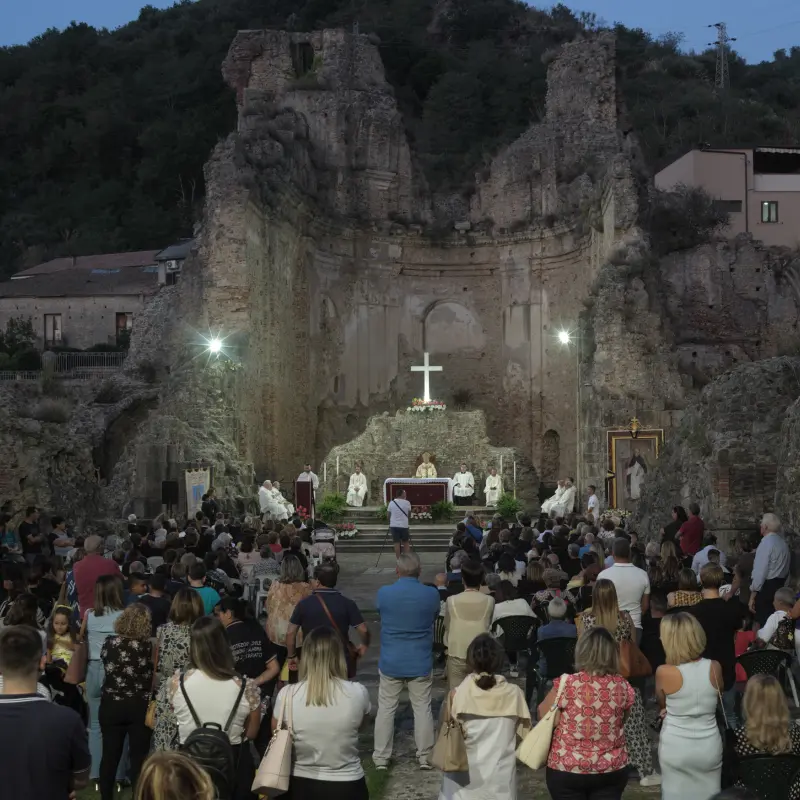 In ruins residency 2022 Armando Perna Celebrazione di S Domenico sulle rovine del Convento di Soriano Calabro 2022