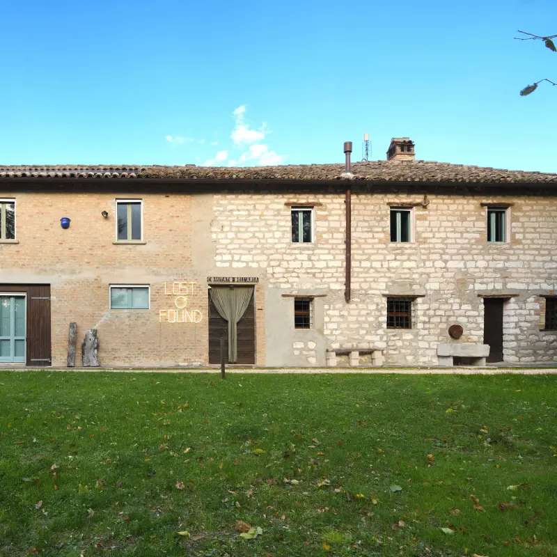 CASA SPONGE con le opere di Massimo Uberti e Aischa Gianna Muller ph Natascia Giulivi e postproduzione di Francesco Perozzi