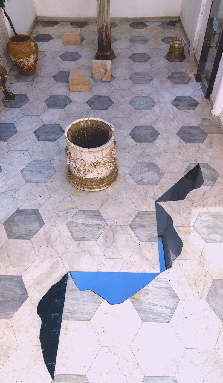 Valerie Krause Untitled vetro e gomma 2022 installazione site specific per la VI edizione del Festival del Paesaggio Villa San Michele Anacapri II Ijpg